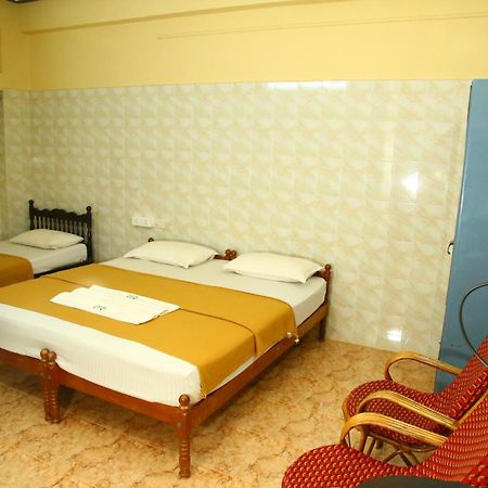 Lake Palace Family Resort Kumarakom Exterior photo