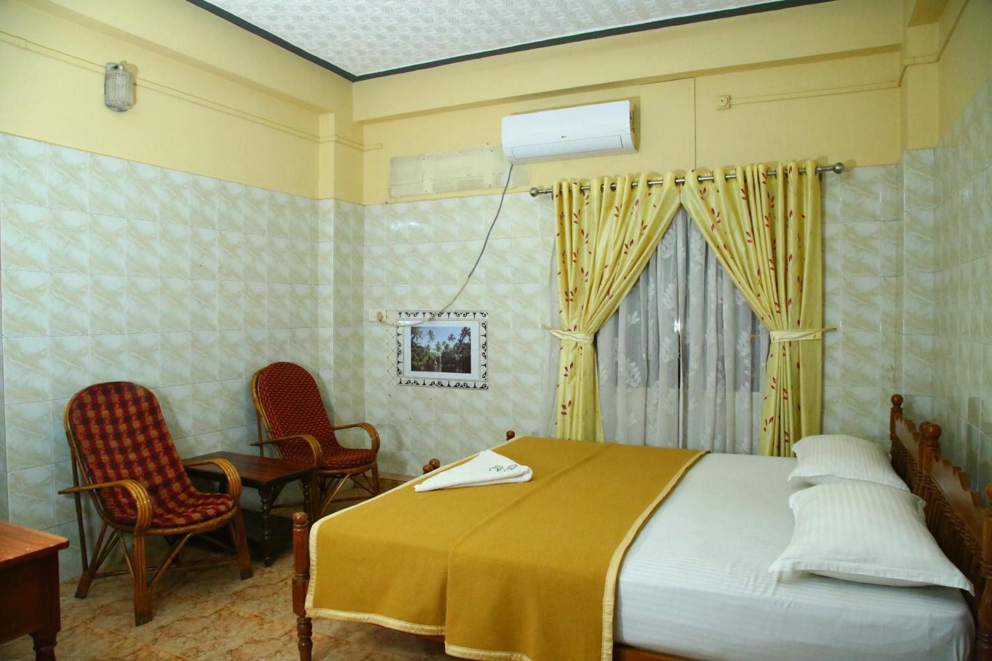 Lake Palace Family Resort Kumarakom Exterior photo