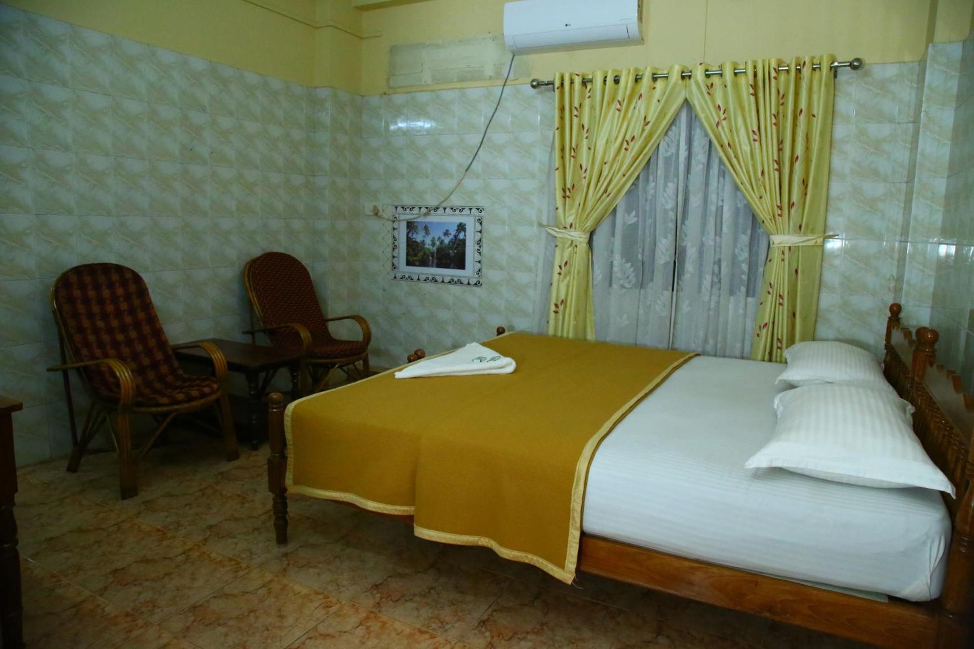 Lake Palace Family Resort Kumarakom Exterior photo