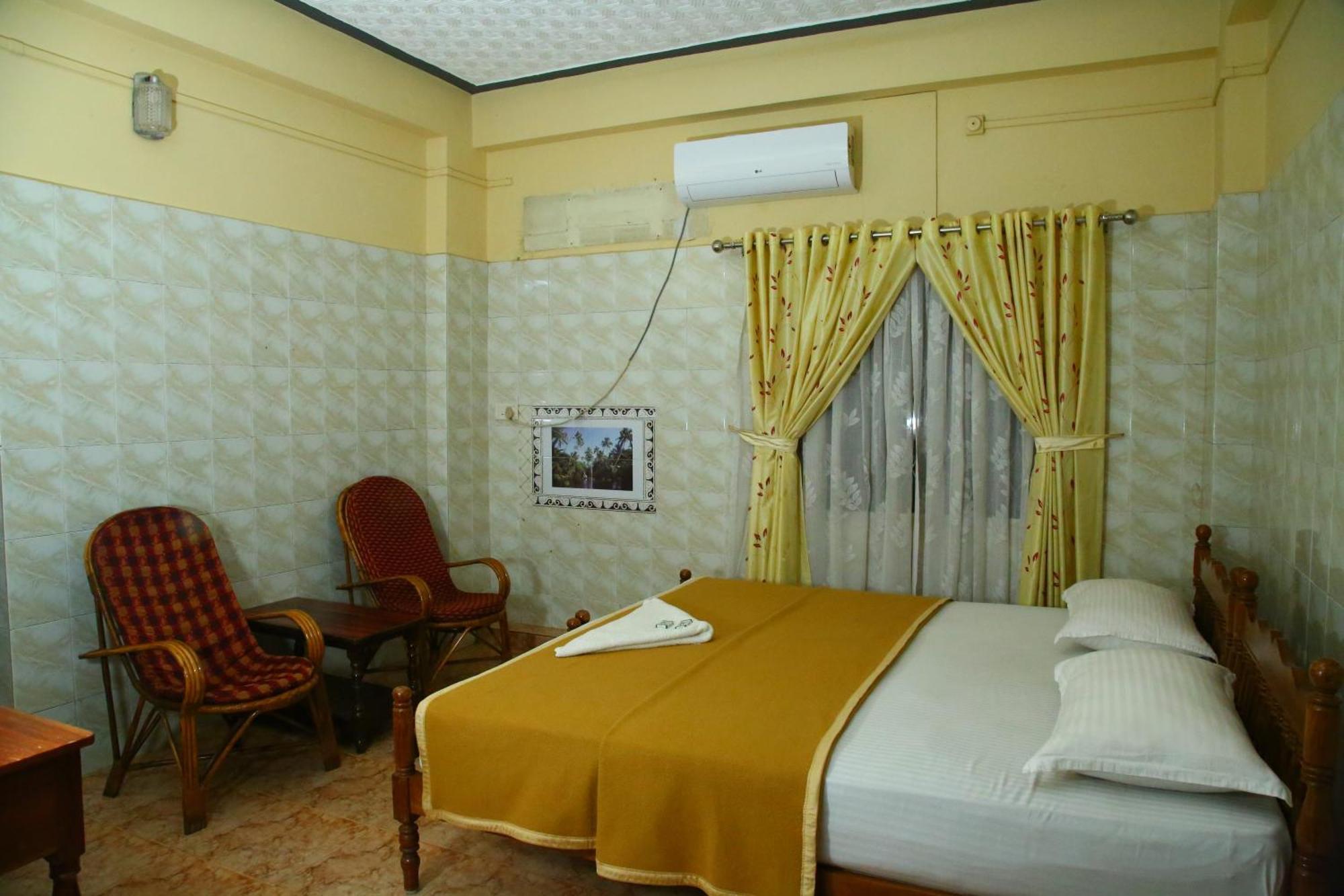 Lake Palace Family Resort Kumarakom Exterior photo