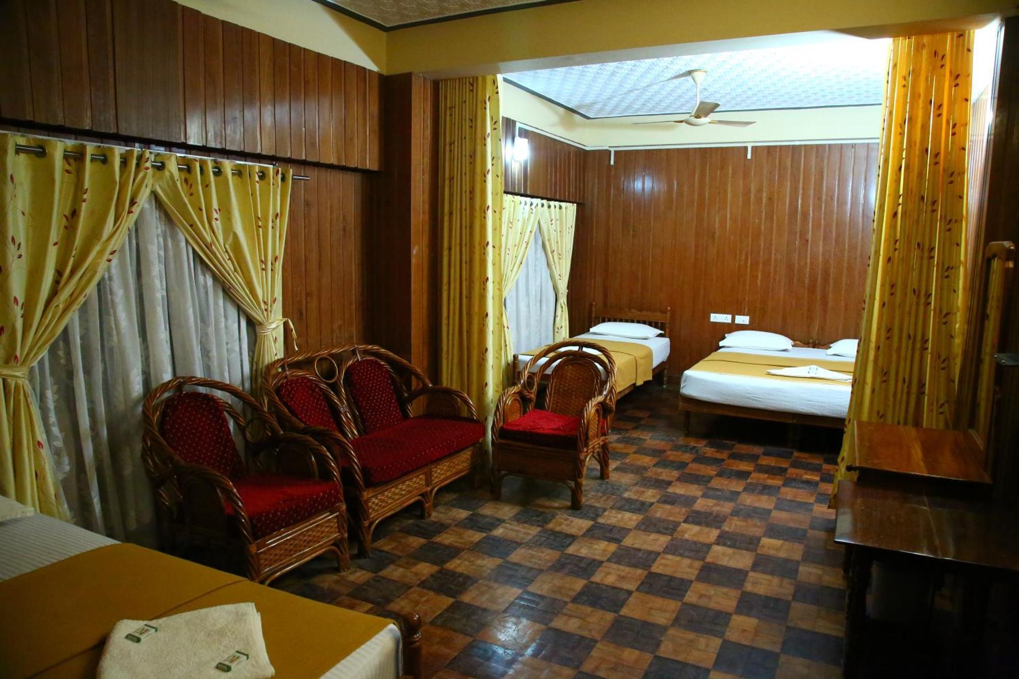 Lake Palace Family Resort Kumarakom Exterior photo