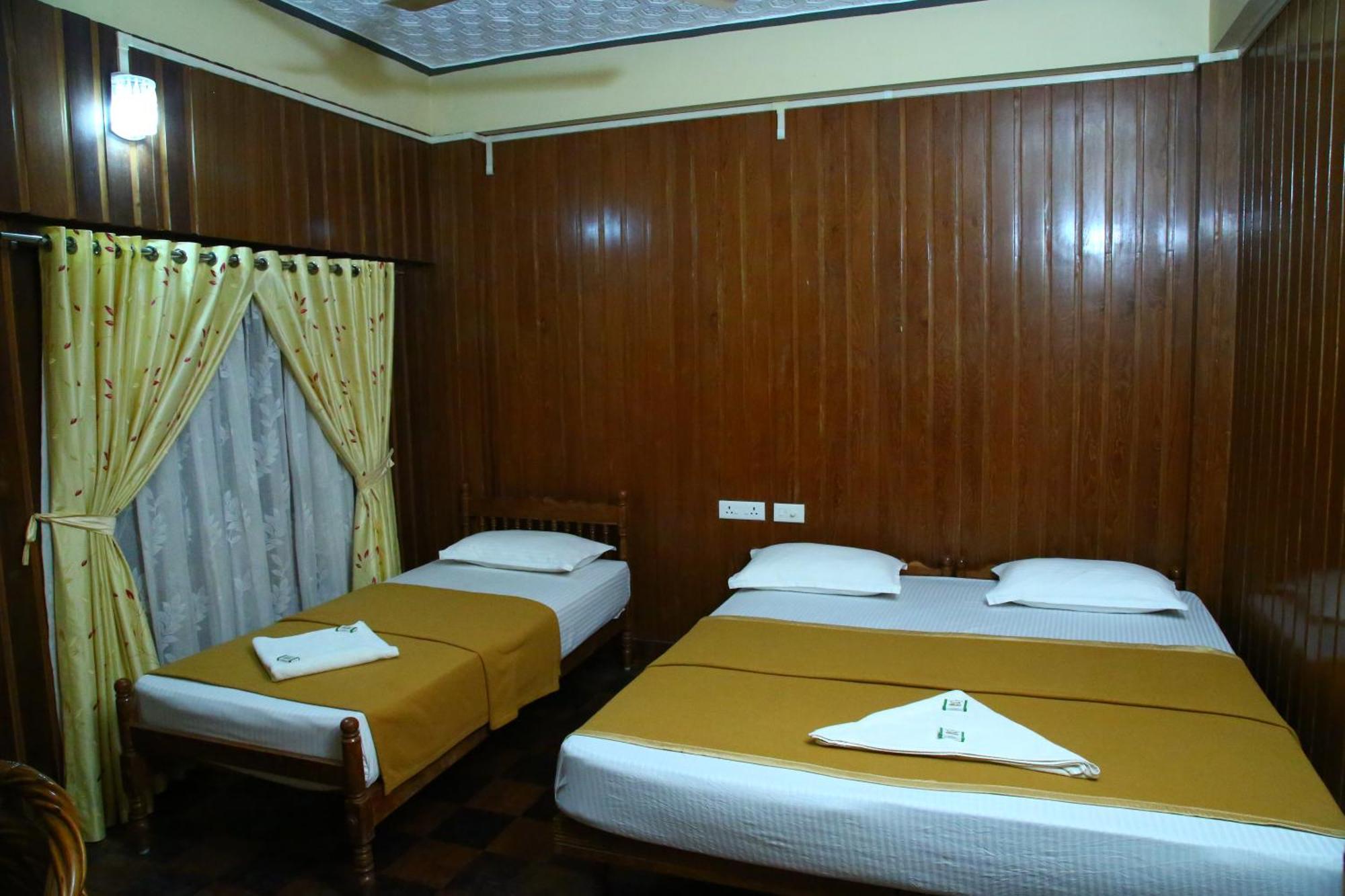 Lake Palace Family Resort Kumarakom Exterior photo