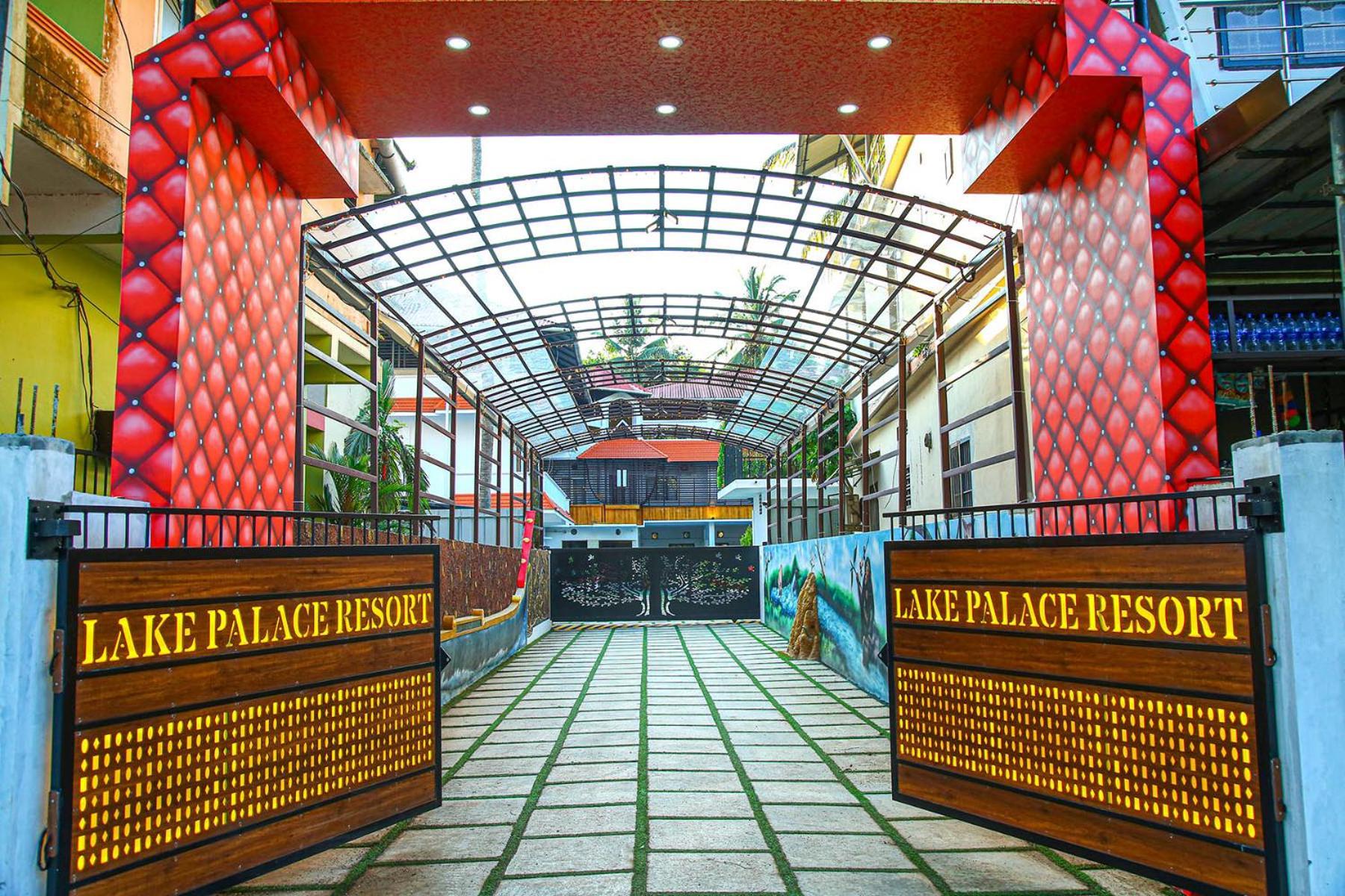 Lake Palace Family Resort Kumarakom Exterior photo