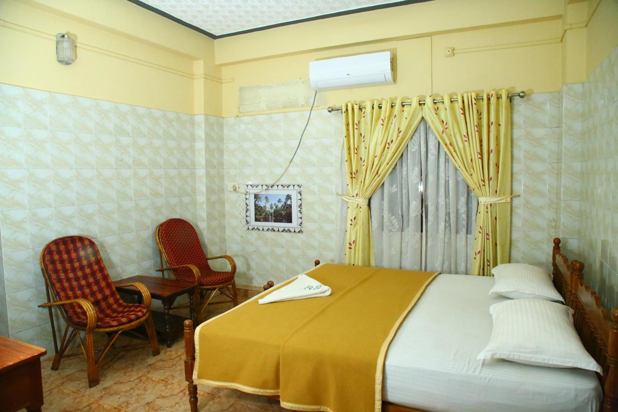 Lake Palace Family Resort Kumarakom Exterior photo