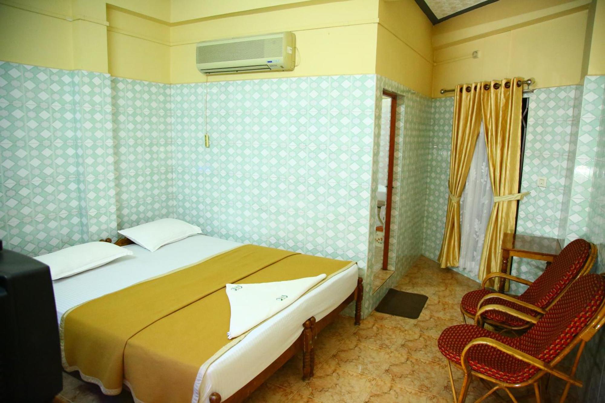 Lake Palace Family Resort Kumarakom Exterior photo