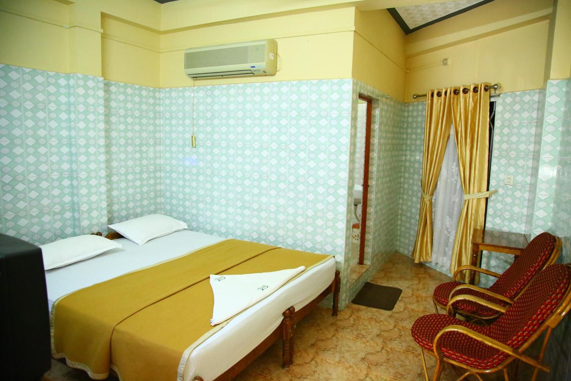 Lake Palace Family Resort Kumarakom Exterior photo