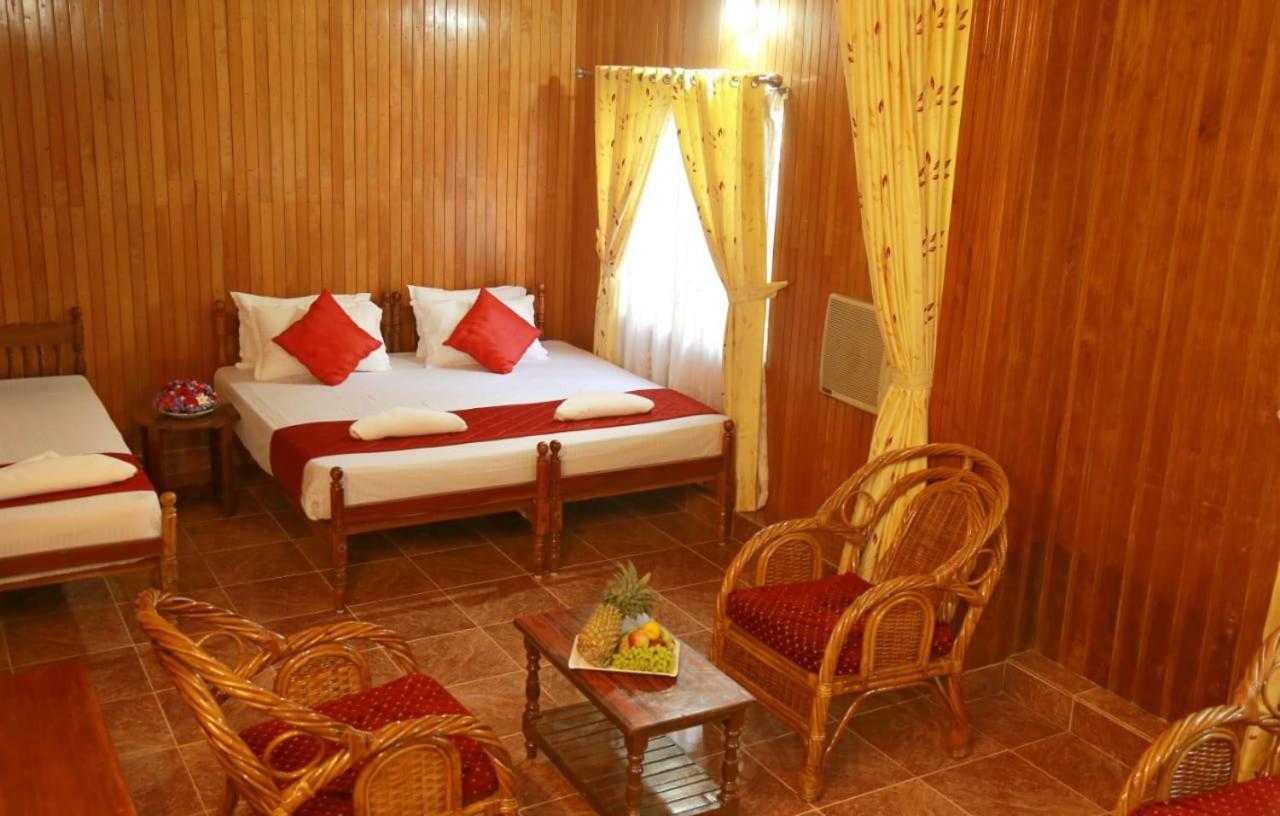 Lake Palace Family Resort Kumarakom Exterior photo